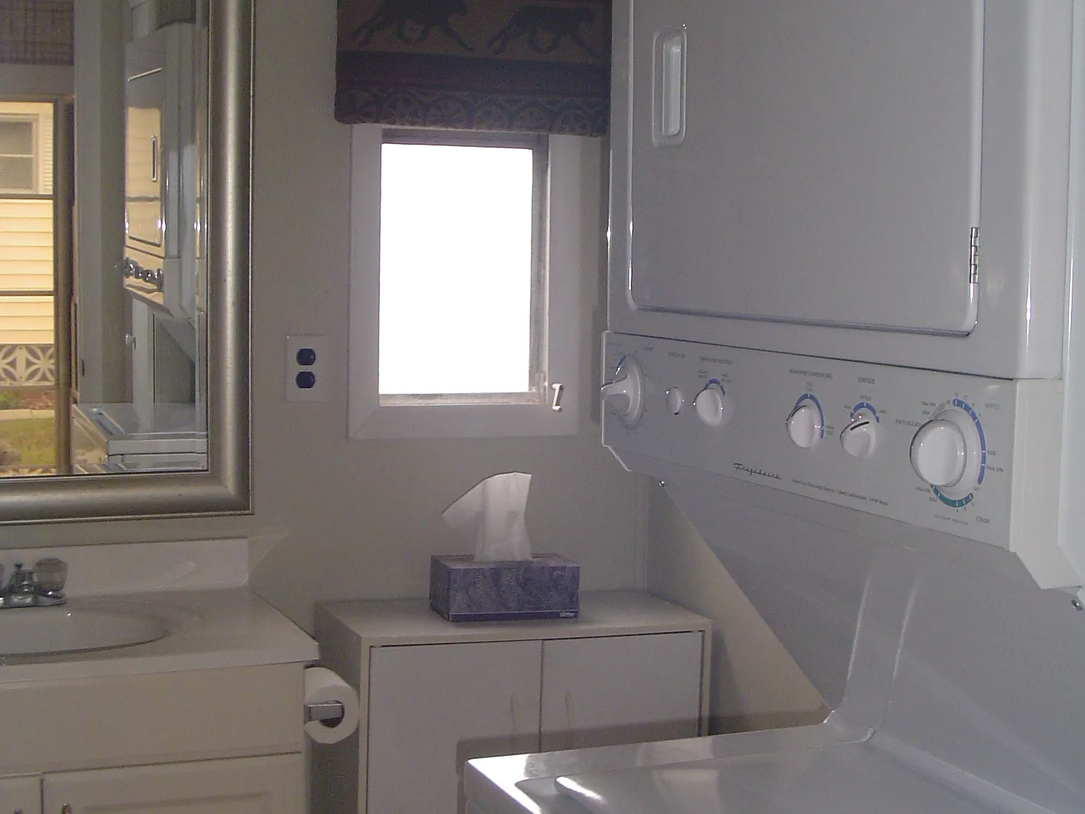 2 bed, 732 sqft, $1,300 — Photo 2