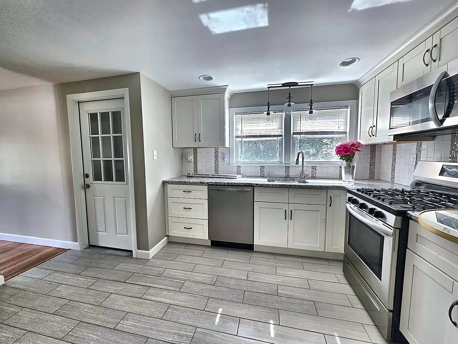 3 bed, $3,300 — Photo 3
