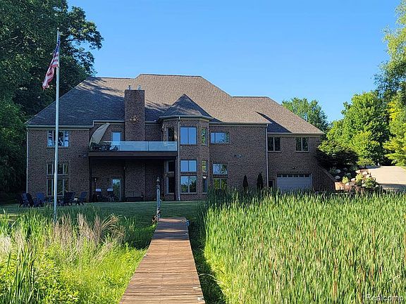 4th image of 8270 Islandview Ct