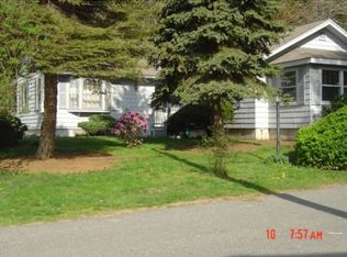 7 Lancaster St, Hampton, NH 03842