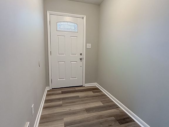 5th image of 557 Karen Rd