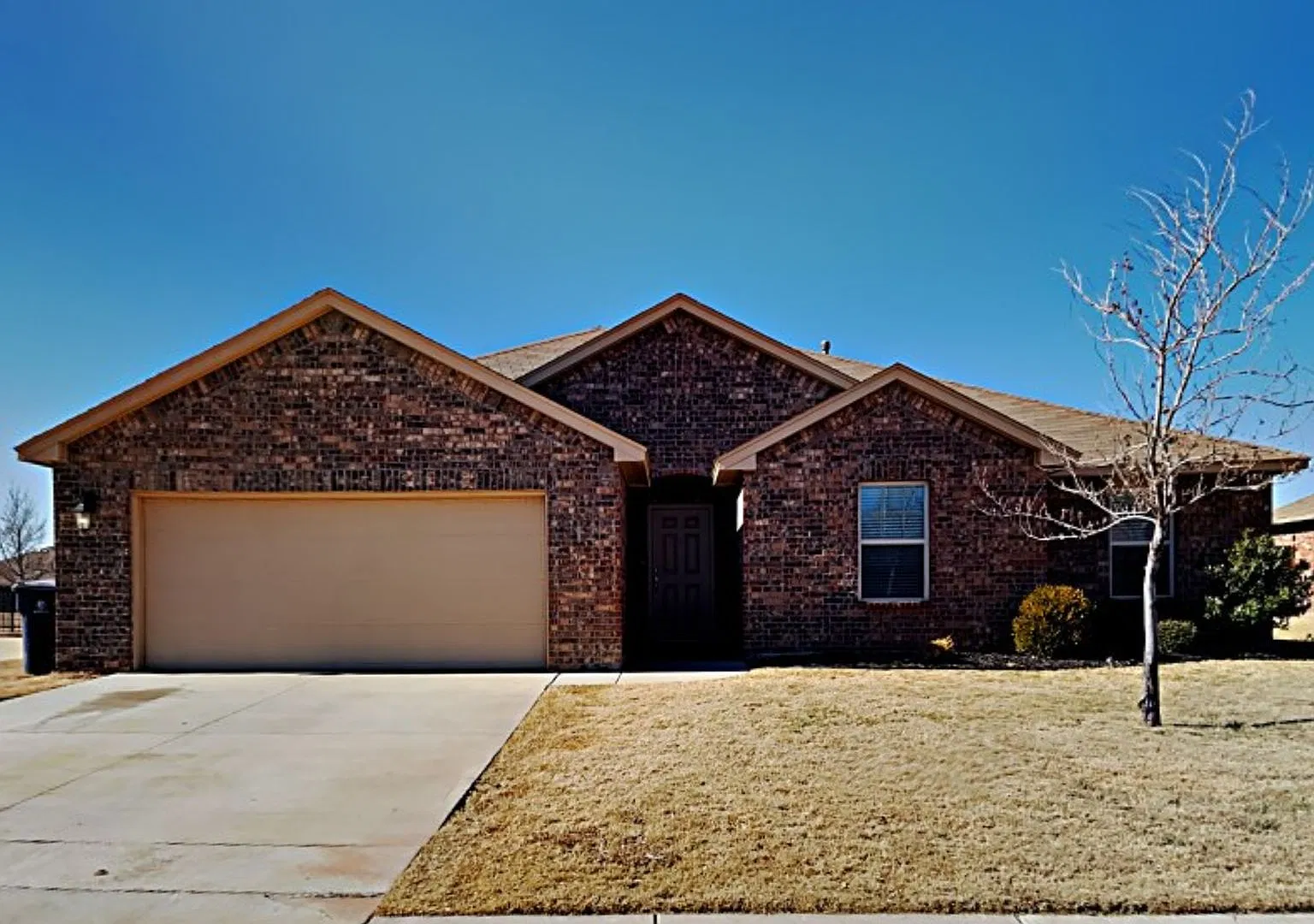 Very Nice 4 Bedroom 2 Bath Home in Yukon Schools — Photo 1