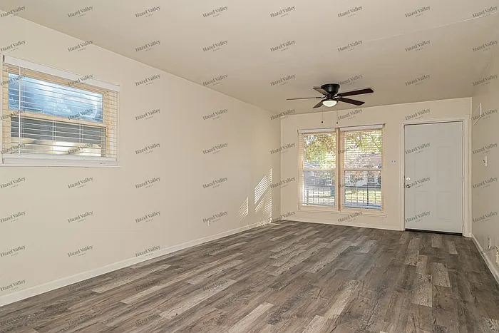 205 McAlpine Dr — Photo 4