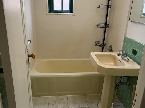 (undisclosed Address), Bronx, NY 10462