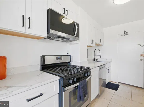 6641 Wakefield Dr APT 808, Alexandria, VA 22307