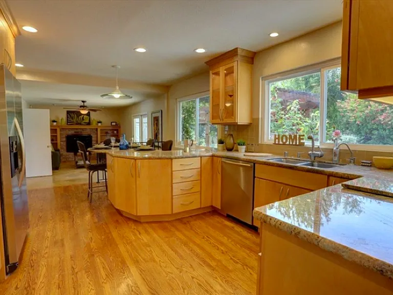 3185 Temple Ct — Photo 9