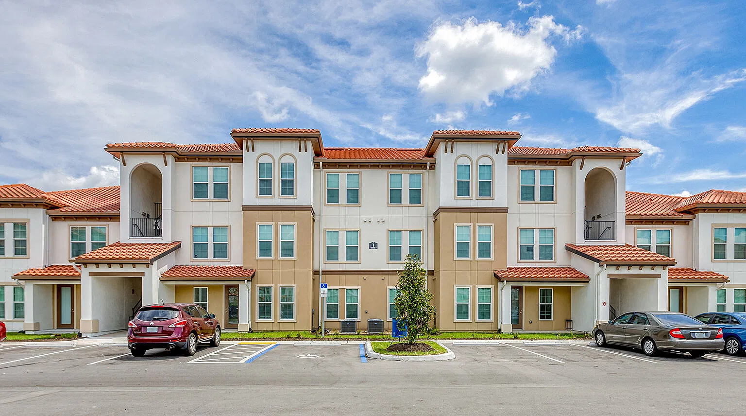 Palm Port — Photo 1