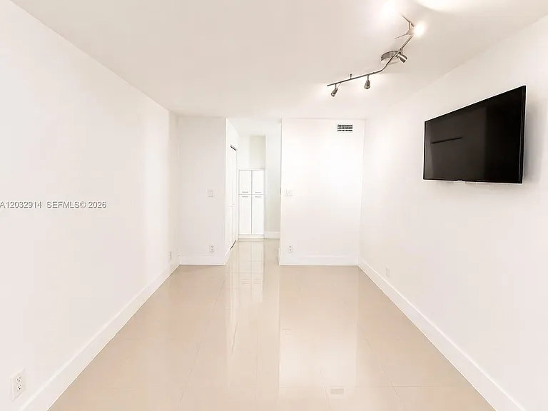 1865 S Ocean Dr #8I — Photo 18