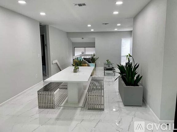 4th image of 16 Sherbury Ct #16