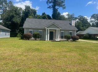 217 Hedgerow Dr, Leesburg, GA 31763