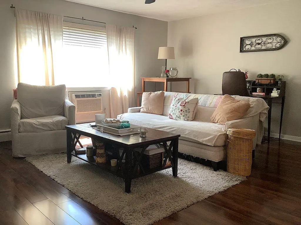 2 bed, 1.0 bath, $2,400 — Photo 4