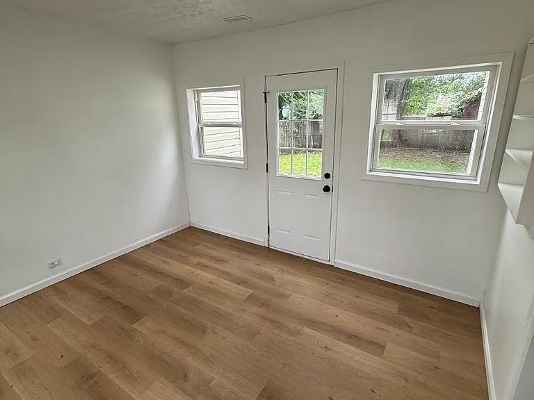608 Schuyler Dr — Photo 8