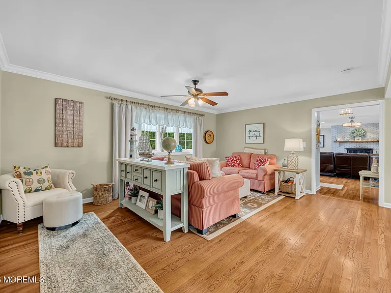 60 Farrell Dr — Photo 14