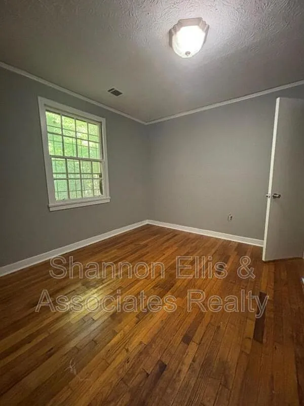 2 bed, 1.0 bath, 700 sqft, $1,100 — Photo 3