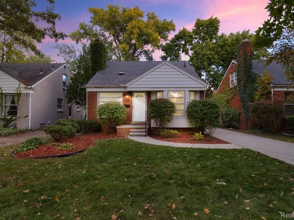 20629 Woodmont St, Harper Woods, MI 48225