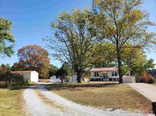 132 Ozark Rd, Simpson, IL 62985