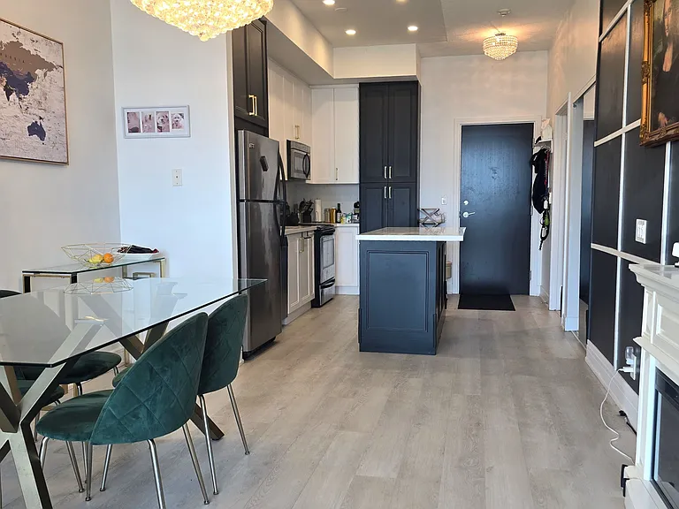 112 George St S #S818 — Photo 8