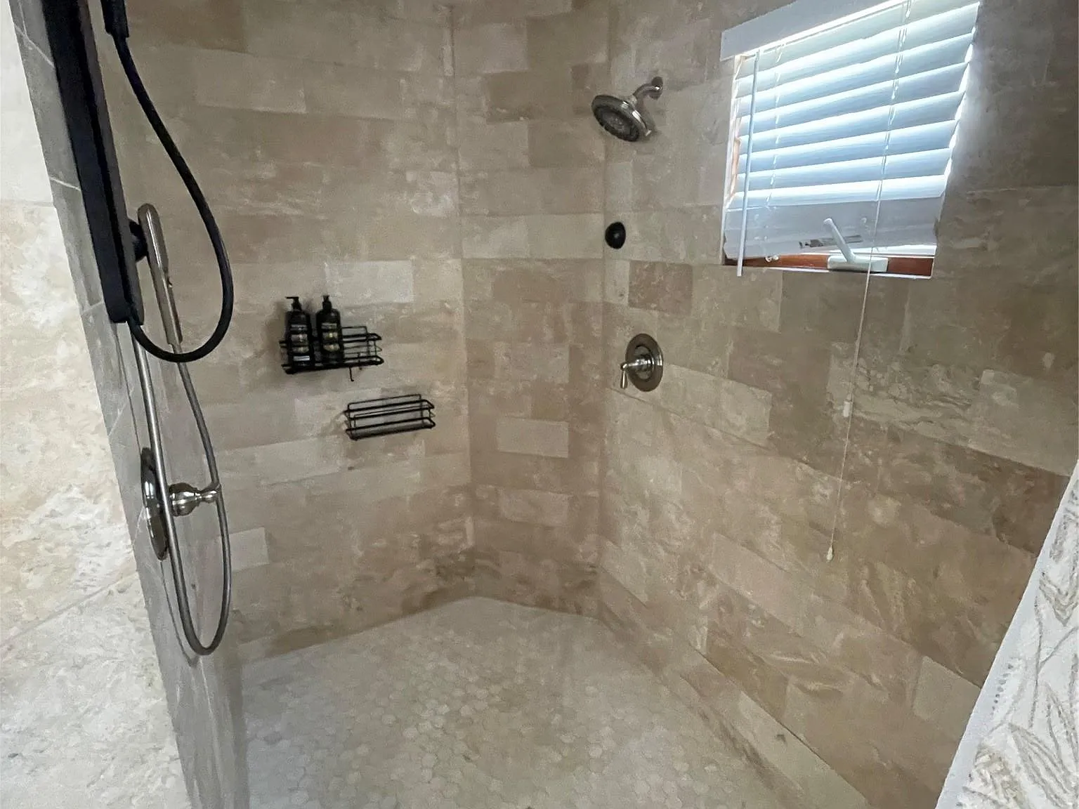 5 bed, 5.0 bath, 3198 sqft, $10,000 — Photo 4
