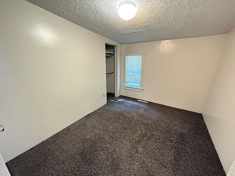 906 Helena Ave — Photo 13