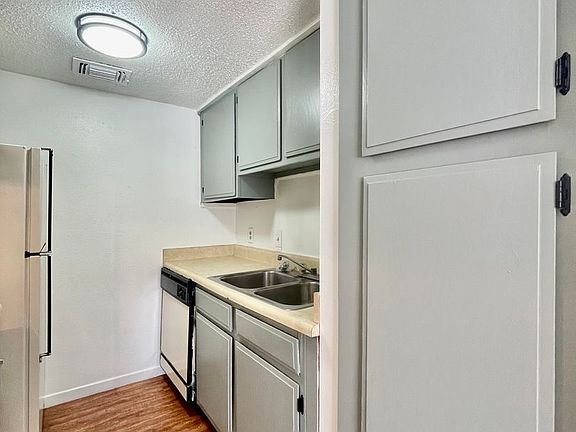 5th image of 1021 Chestnut St APT F20