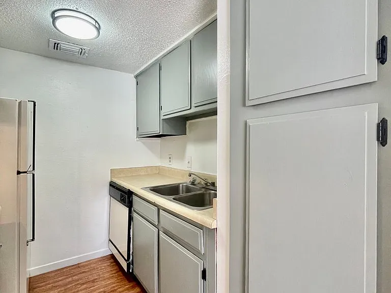 Chestnut Place Apartments — Photo 46