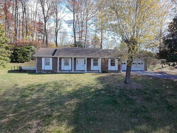 1346 W Chilhowie St, Marion, VA 24354