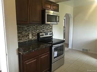 3rd image of 15075 Angelique Ave