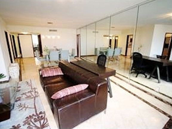 3rd image of 900 Bay Dr #12