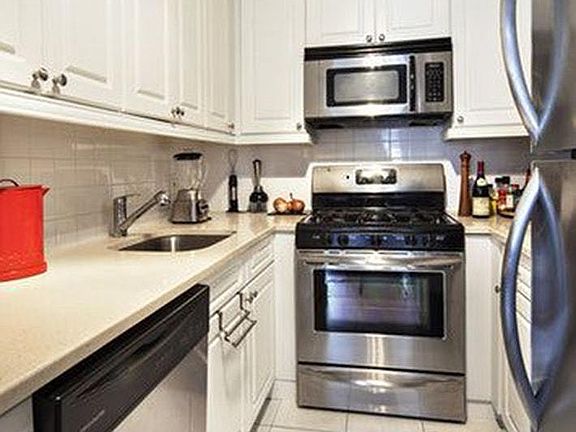 5th image of 308 E 51st St