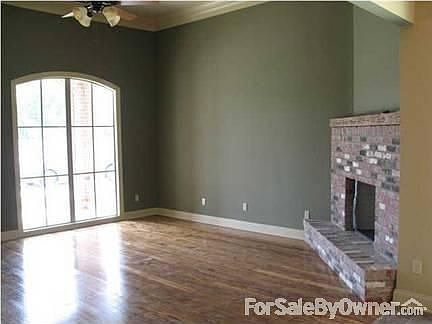 Living : antique pine floors, brick fireplace (ventless gas), 11' ceilings