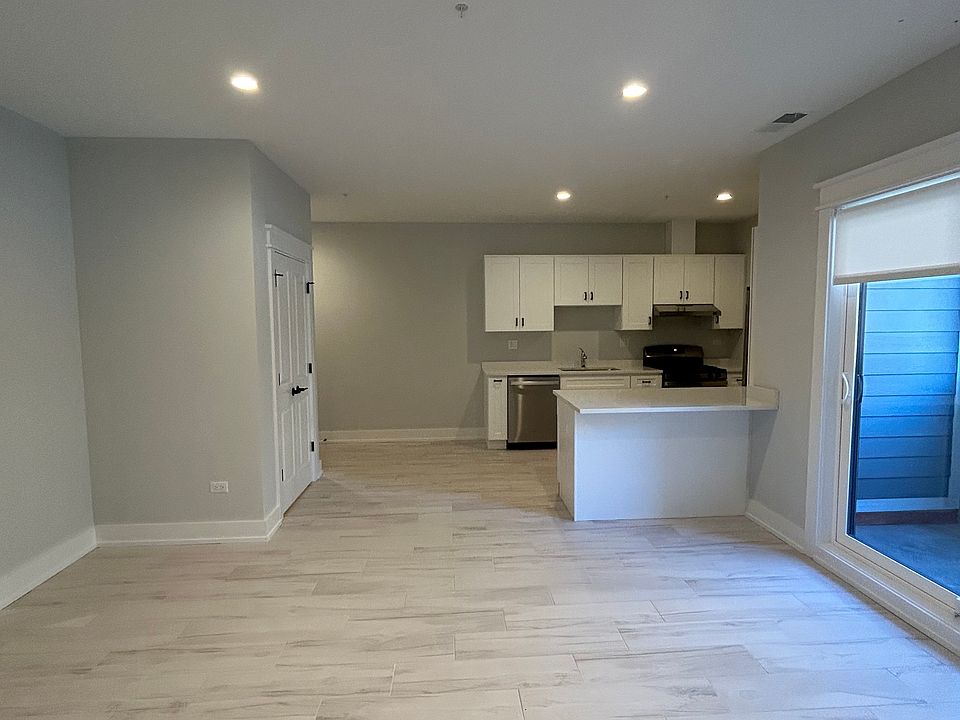 1st image of 6615 N Milwaukee Ave #2
