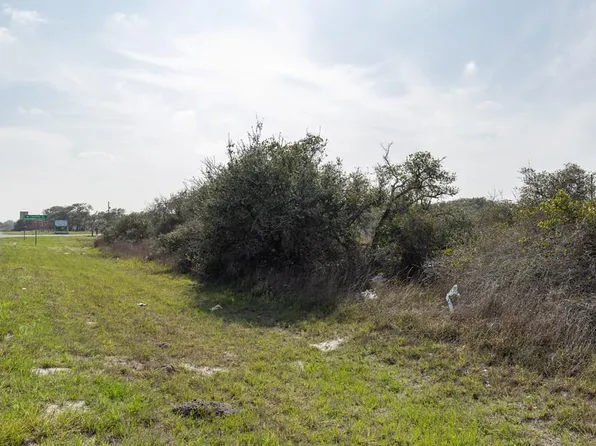 932 Holly Rd, Rockport, TX 78382