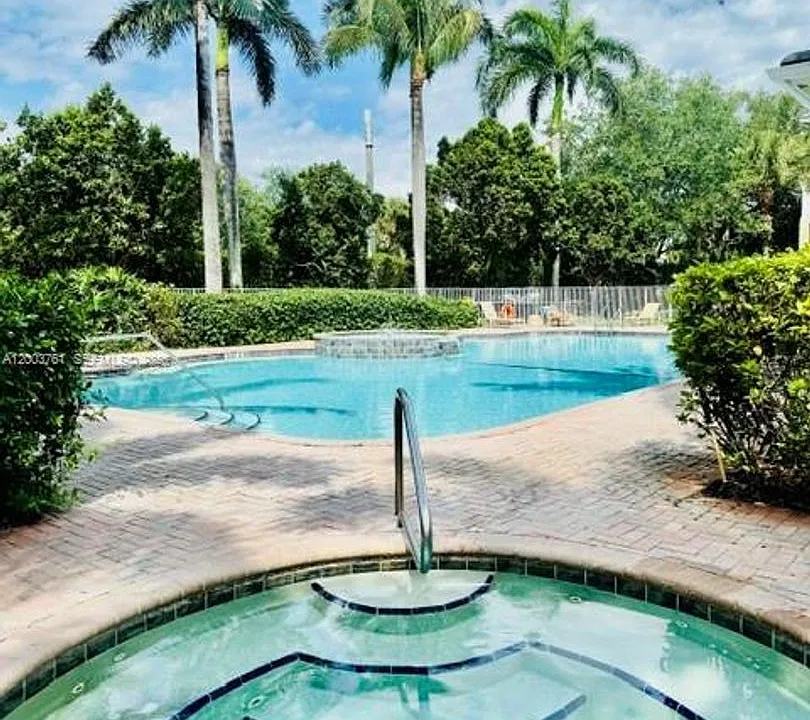 556 NW 39th Cir #Townhouse 556