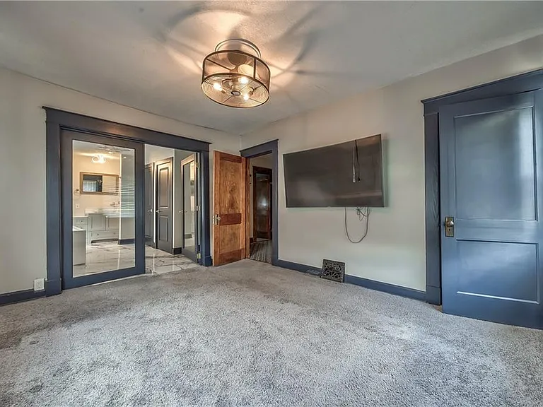 2941 Victor St — Photo 10