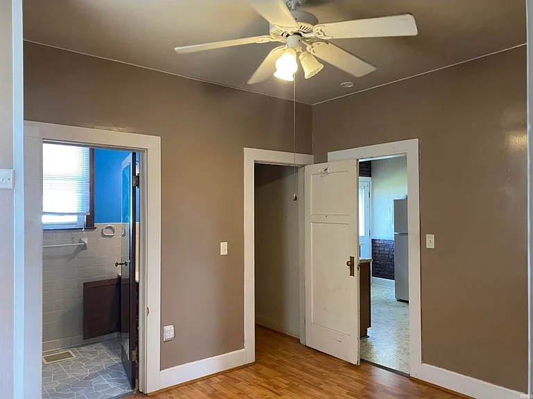 710 Reis Ave — Photo 5
