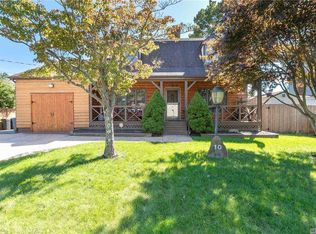10 Loughlin Dr, Shirley, NY 11967