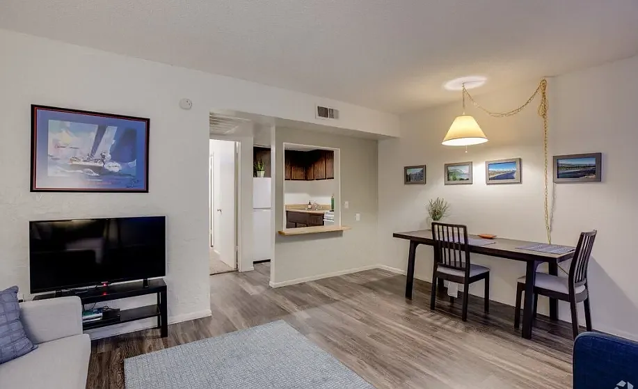 La Petite Chateau Apartments — Photo 4