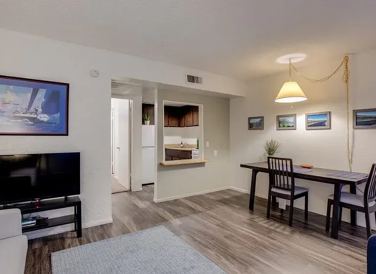 La Petite Chateau Apartments — Photo 5