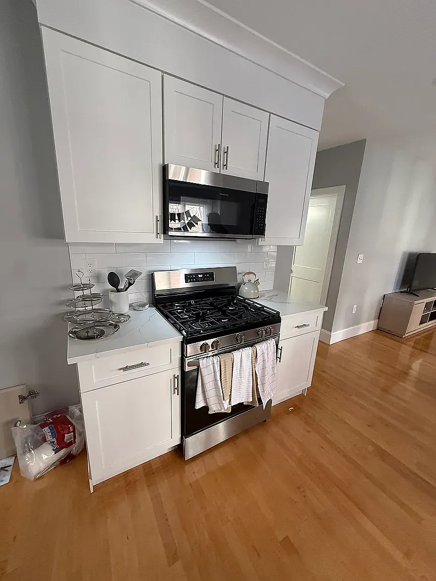 6 bed, 9999 sqft, $9,000 — Photo 4