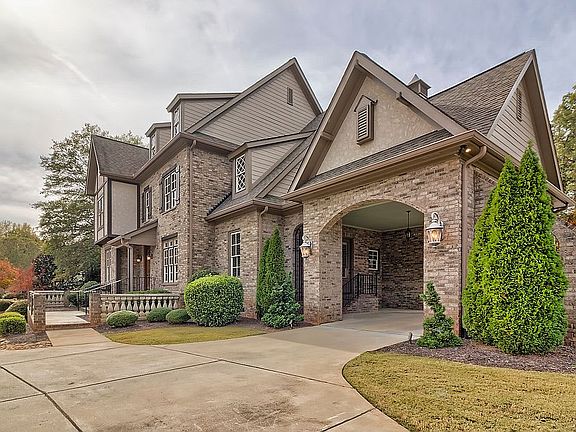 3rd image of 608 Lancashire Ct