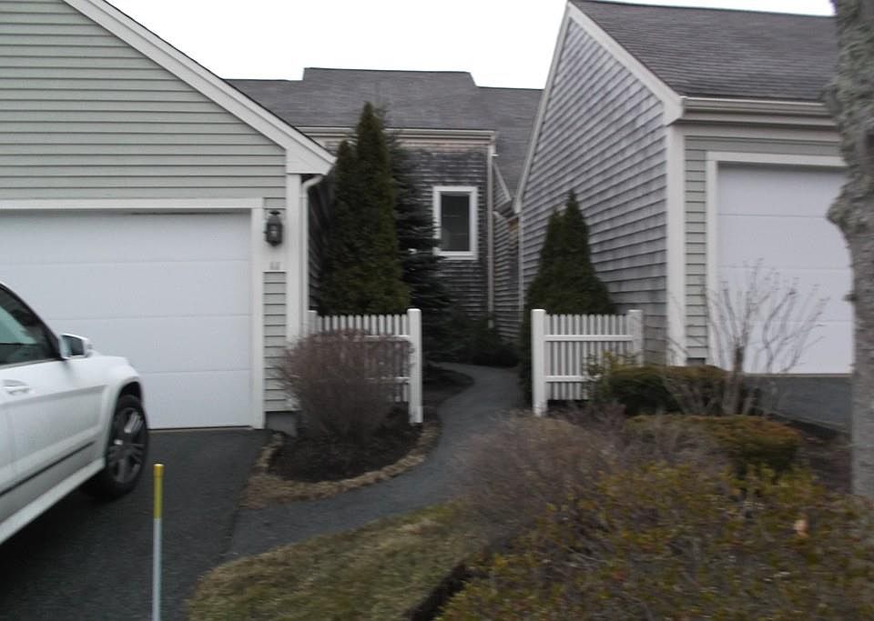 1st image of 11 Tilley Cres #11