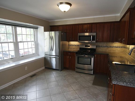 Kitchen with Huge Bay window Sunlight Pouring in