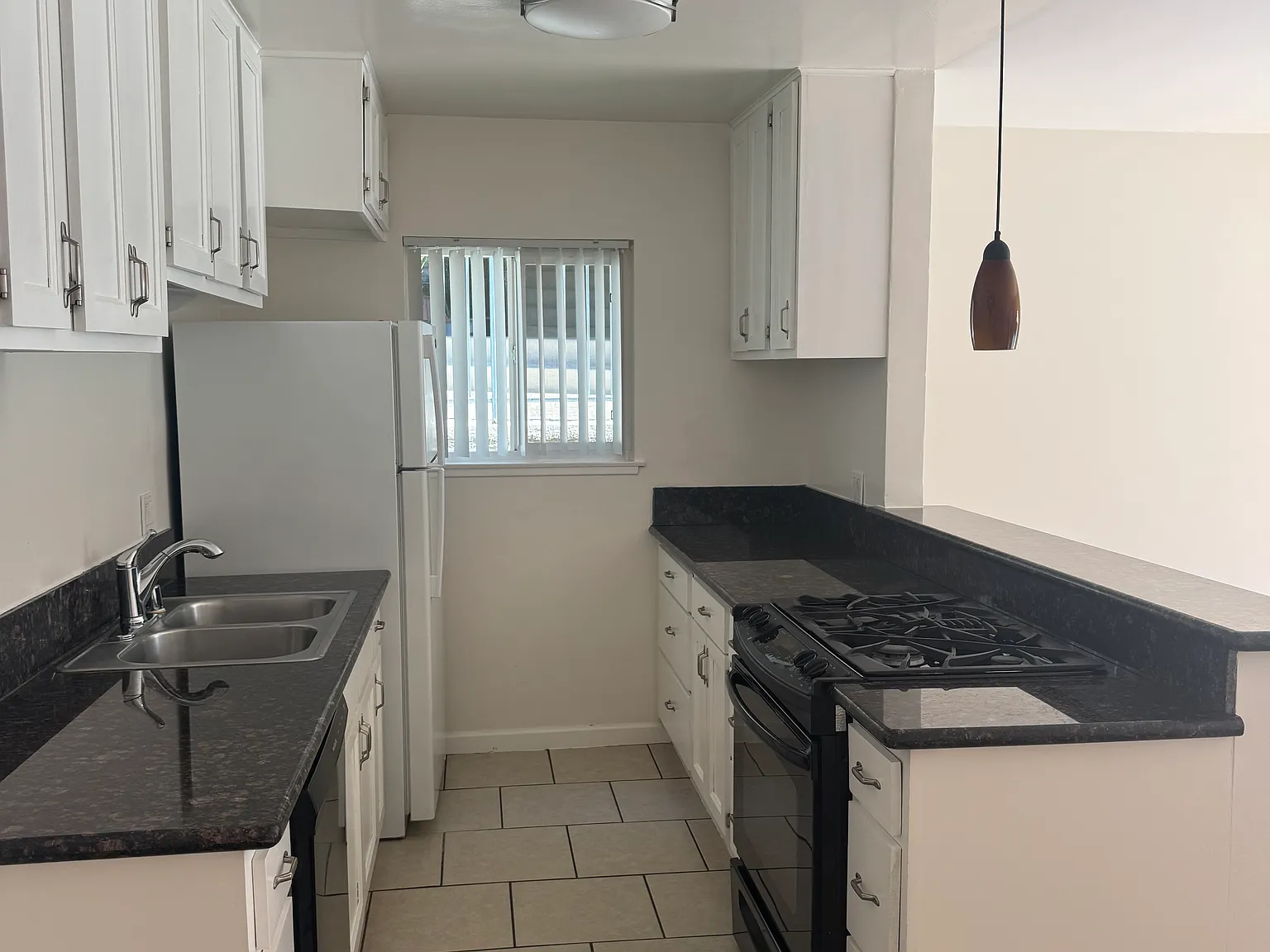 2 bed, 1100 sqft, $2,500 — Photo 3