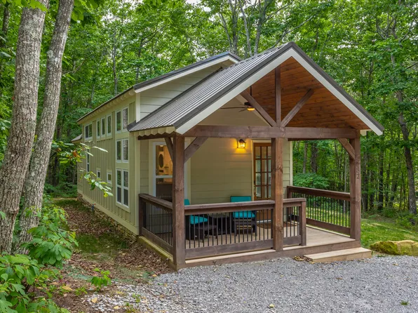 32 Retreat Trl, Menlo, GA 30731