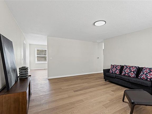 5th image of 1323 E 21st St