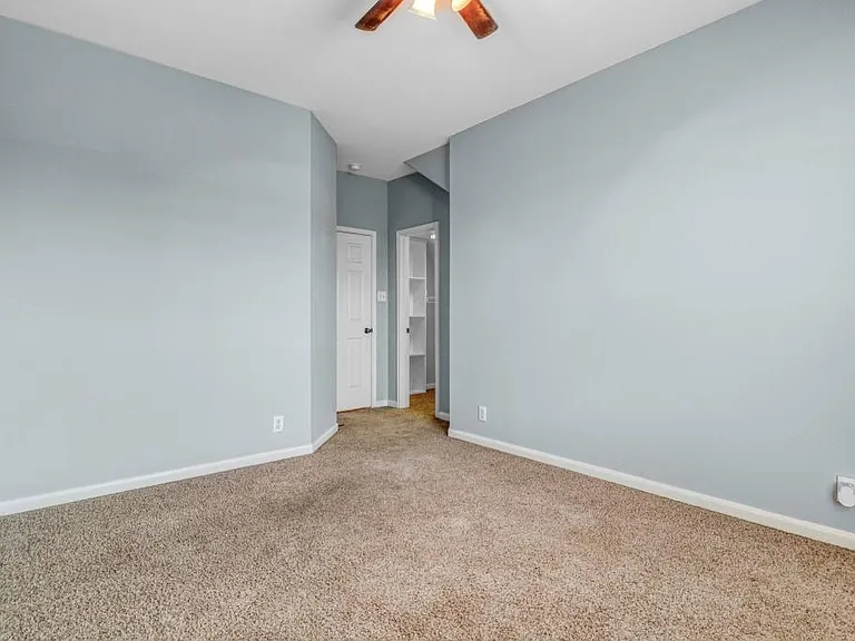 9116 Pedernales Rio — Photo 31