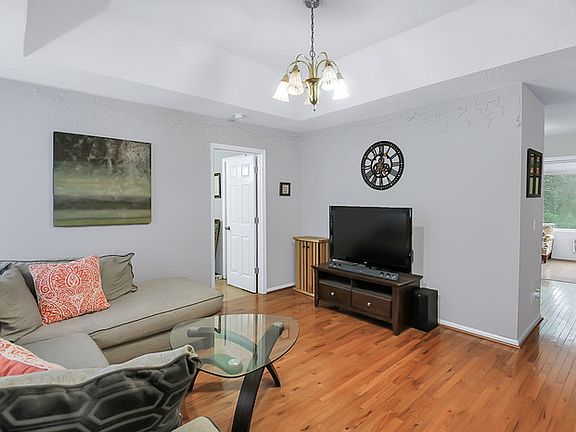5th image of 151 Renaissance Way