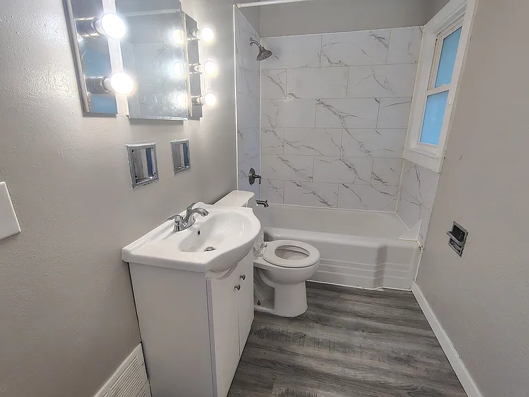 1116 Blackhawk Blvd #4 — Photo 4