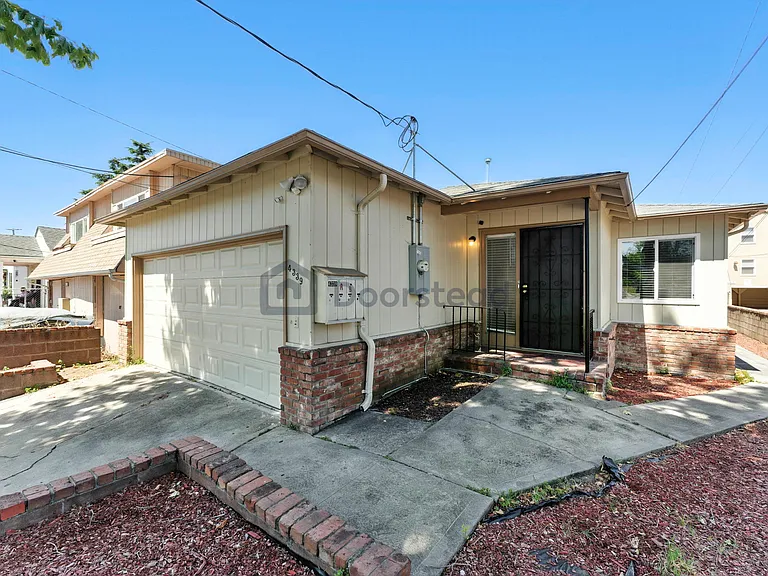 4339 Adeline St #B — Photo 2