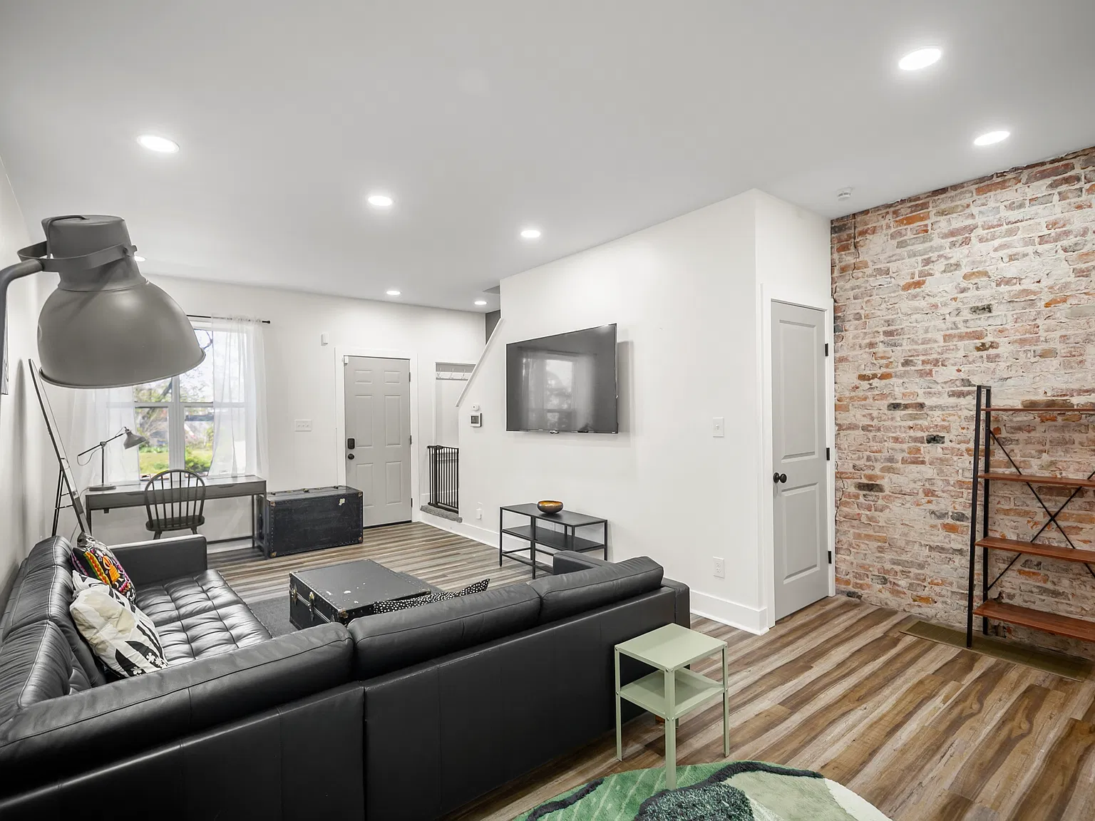 3 bed, 1800 sqft, $3,250 — Photo 2